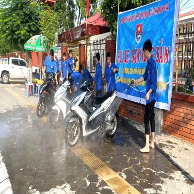 Đoàn thanh niên xã Thanh Hà tổ chức chương trình rửa xe và bán nông sản gây quỹ tặng quà cho trẻ em nghèo, có hoàn cảnh khó khăn